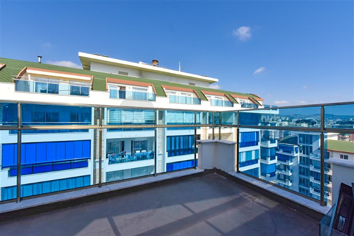 Luxury 4+1 penthouse in the popular area of Mahmutlar