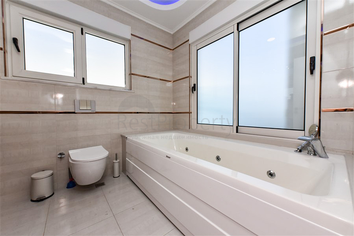 Luxury 4+1 penthouse in the popular area of Mahmutlar