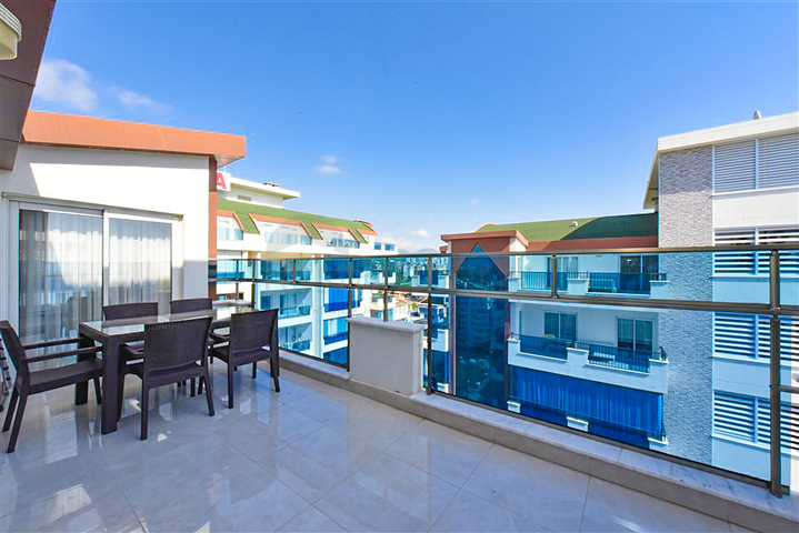 Luxury 4+1 penthouse in the popular area of Mahmutlar