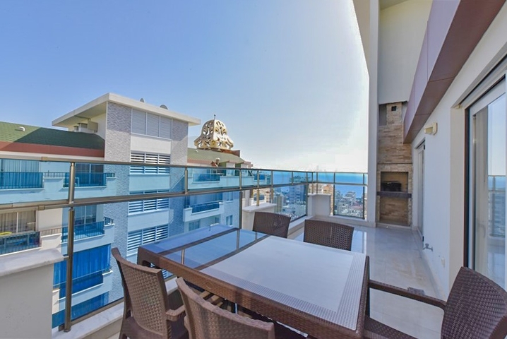 Luxury 4+1 penthouse in the popular area of Mahmutlar