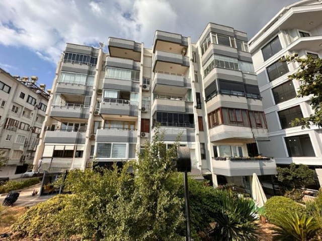 Spacious 3+1 apartment in the center of Alanya