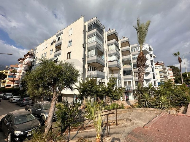 Spacious 3+1 apartment in the center of Alanya