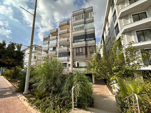 Spacious 3+1 apartment in the center of Alanya