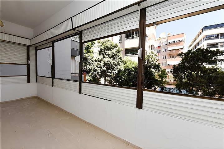 Spacious 3+1 apartment in the center of Alanya