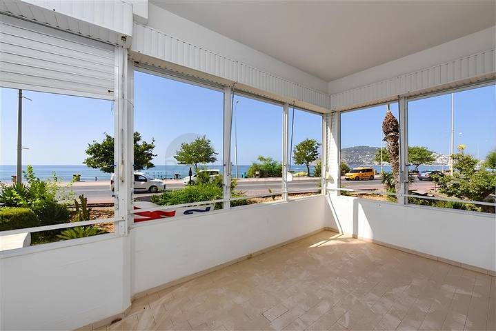 Spacious 3+1 apartment in the center of Alanya