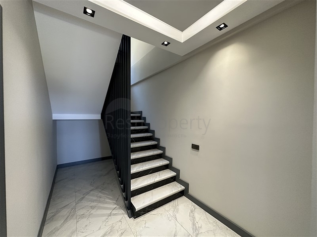 Five-room duplex for citizenship with direct sea and mountain views