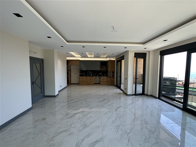 Five-room duplex for citizenship with direct sea and mountain views