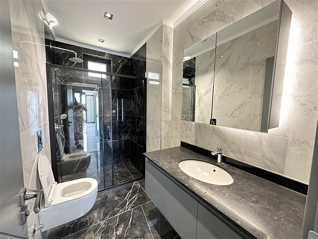 Five-room duplex for citizenship with direct sea and mountain views