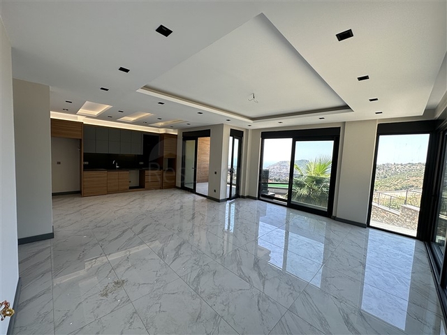 Five-room duplex for citizenship with direct sea and mountain views