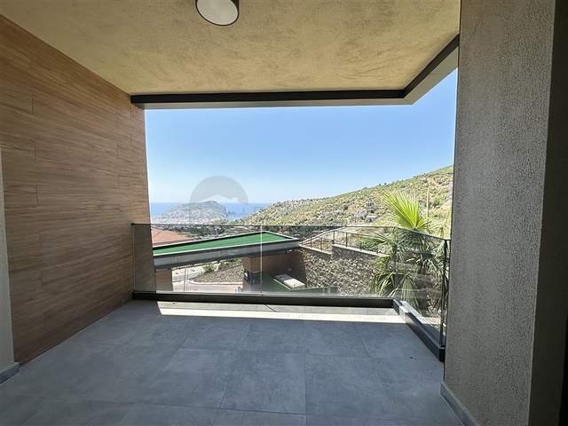 Five-room duplex for citizenship with direct sea and mountain views