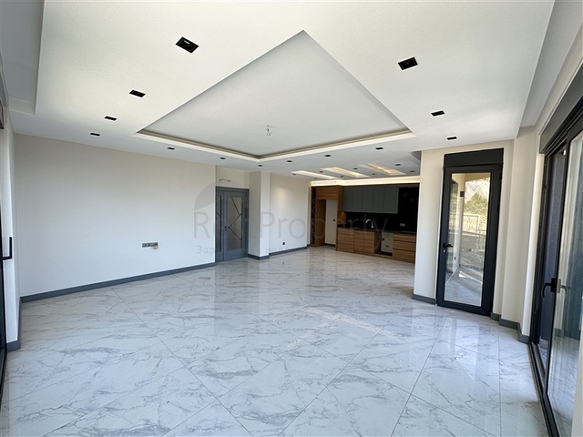 Five-room duplex for citizenship with direct sea and mountain views