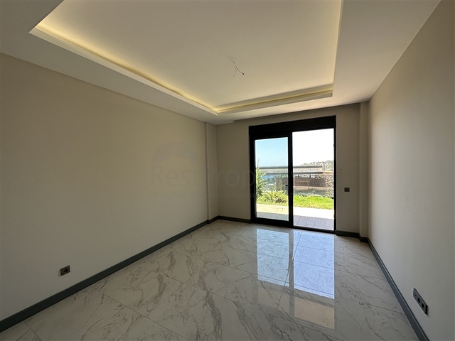 Five-room duplex for citizenship with direct sea and mountain views