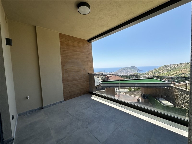 Five-room duplex for citizenship with direct sea and mountain views