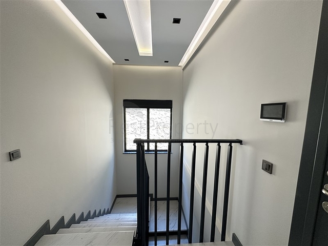 Five-room duplex for citizenship with direct sea and mountain views