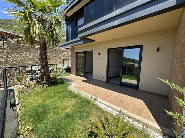 Five-room duplex for citizenship with direct sea and mountain views