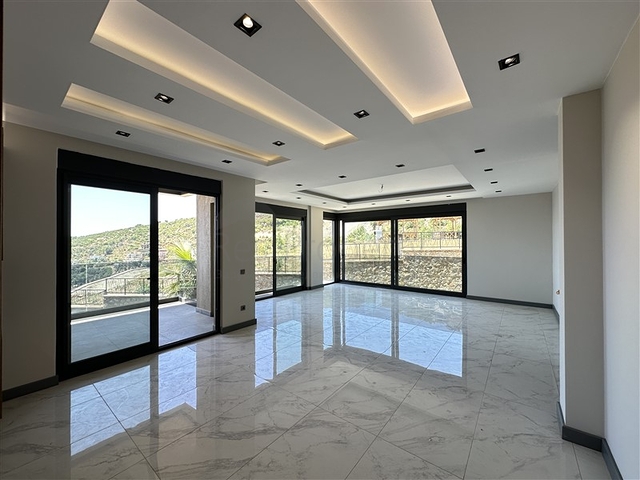 Five-room duplex for citizenship with direct sea and mountain views