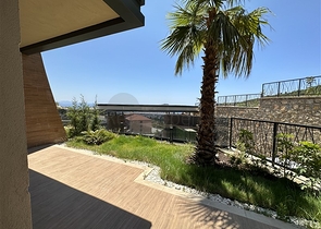 Five-room duplex for citizenship with direct sea and mountain views