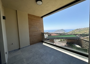 Five-room duplex for citizenship with direct sea and mountain views