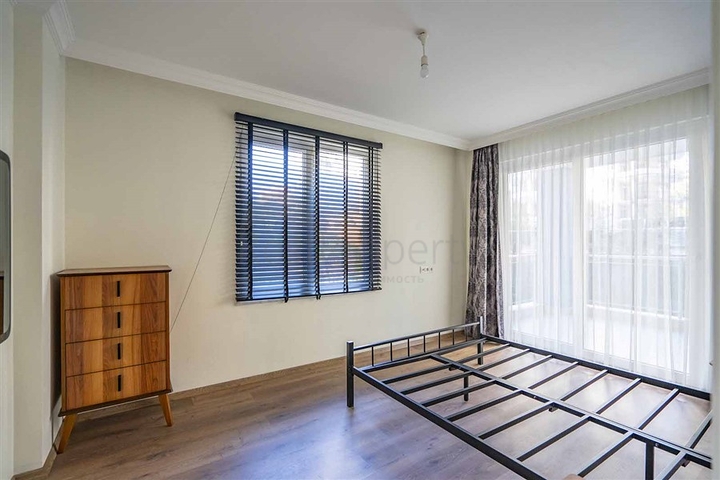 Spacious two-bedroom apartment within walking distance to the sea