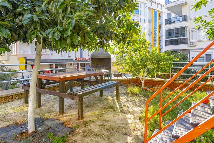 Spacious two-bedroom apartment within walking distance to the sea