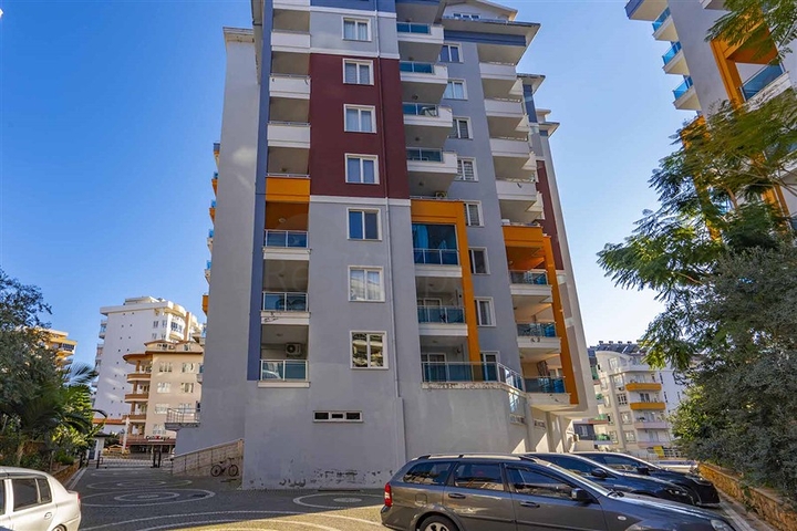 Spacious two-bedroom apartment within walking distance to the sea