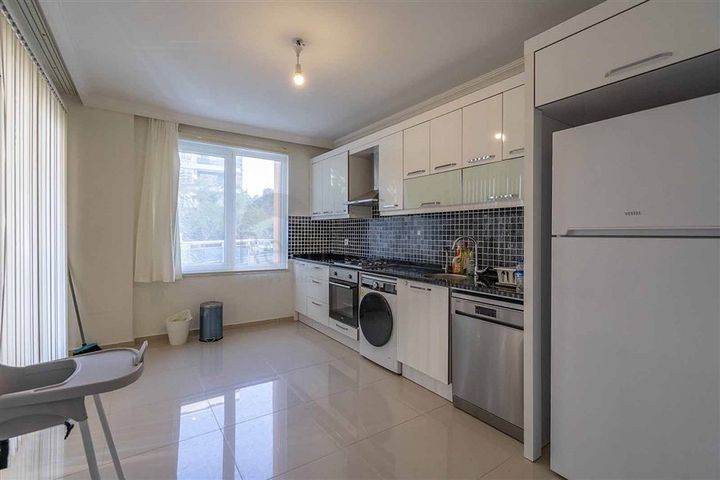 Spacious two-bedroom apartment within walking distance to the sea