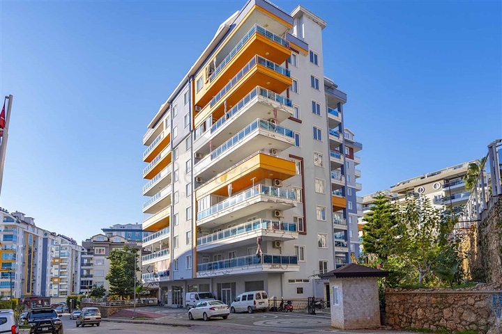 Spacious two-bedroom apartment within walking distance to the sea