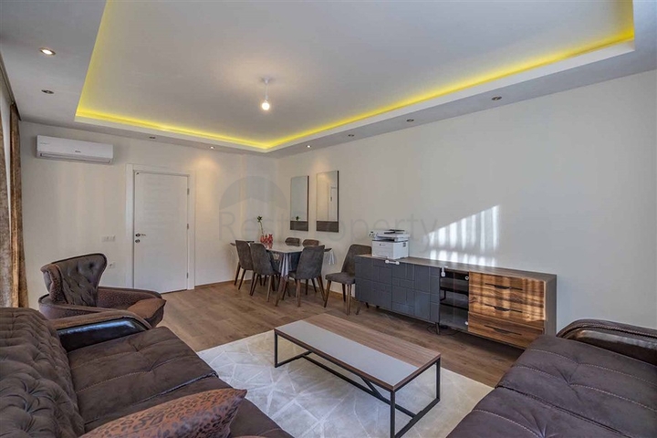 Spacious two-bedroom apartment within walking distance to the sea