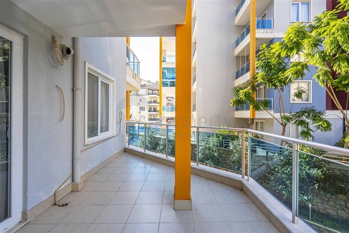 Spacious two-bedroom apartment within walking distance to the sea