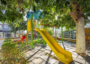 Spacious two-bedroom apartment within walking distance to the sea