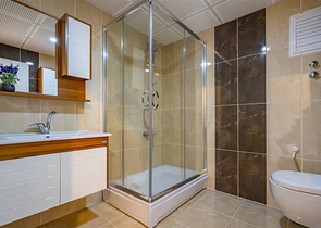 Spacious two-bedroom apartment within walking distance to the sea