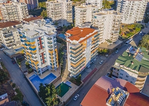 Spacious two-bedroom apartment within walking distance to the sea