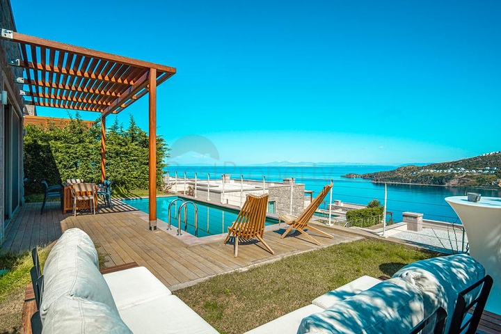 Modern villas with private pools in Yalikavak 