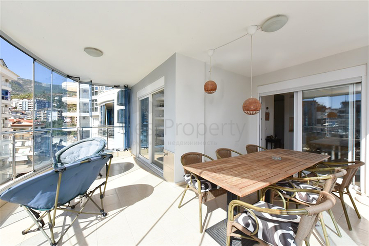 Large 2+1 apartment with stunning views of the city 