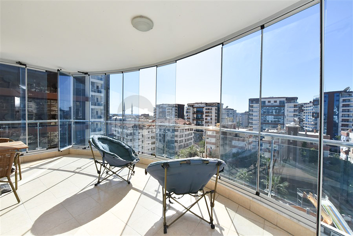 Large 2+1 apartment with stunning views of the city 