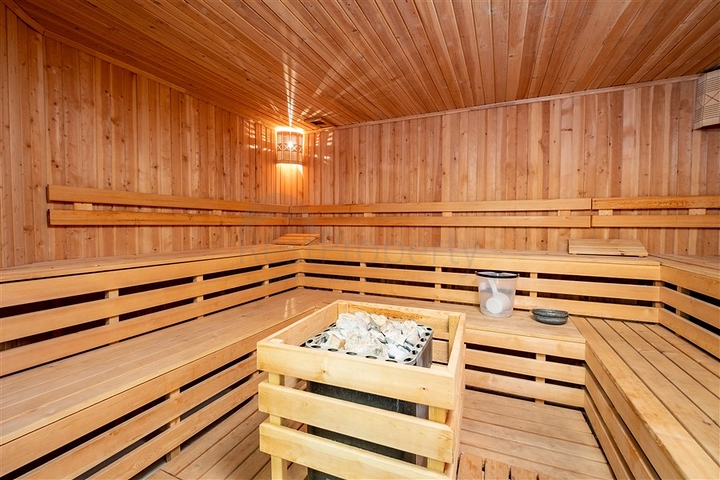 Large 2+1 apartment with stunning views of the city 