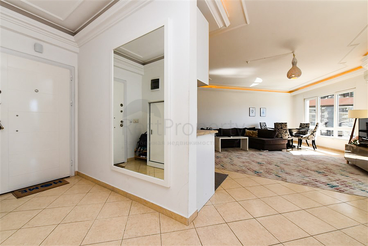 Large 2+1 apartment with stunning views of the city 