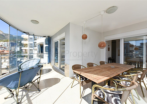 Large 2+1 apartment with stunning views of the city 