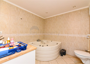 Large 2+1 apartment with stunning views of the city 