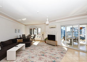 Large 2+1 apartment with stunning views of the city 