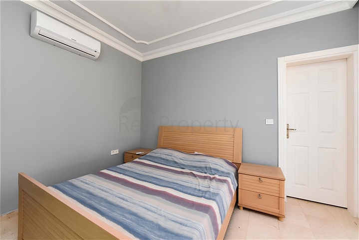 Three-bedroom villa with elegant renovation