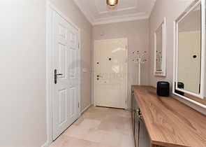 Three-bedroom villa with elegant renovation