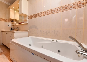 Three-bedroom villa with elegant renovation