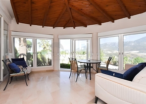 Three-bedroom villa with elegant renovation