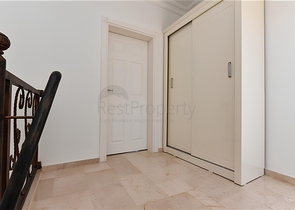 Three-bedroom villa with elegant renovation