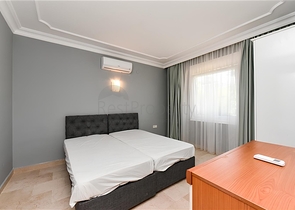 Three-bedroom villa with elegant renovation