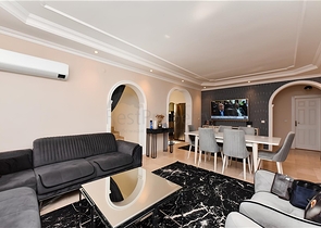 Three-bedroom villa with elegant renovation