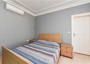 Three-bedroom villa with elegant renovation