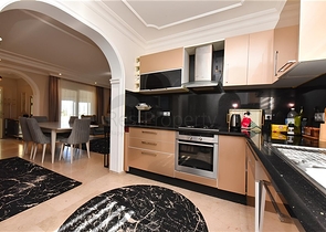 Three-bedroom villa with elegant renovation