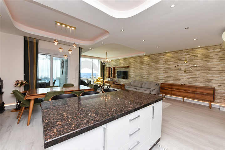 Furnished 4+1 penthouse with sea view in Mahmutlar